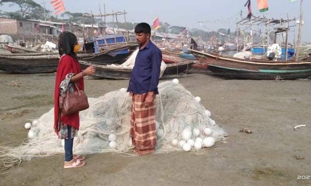 নদীতে মাছ না পাওয়ায়, করোনাকালীন দূভোর্গে দিন পার করছেন বেতুঁয়া এলাকার জেলেরা