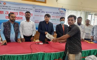 চরফ্যাসনে প্রান্তিক কৃষকদের মাঝে বিনামূল্যে সার ও বীজ বিতরণ