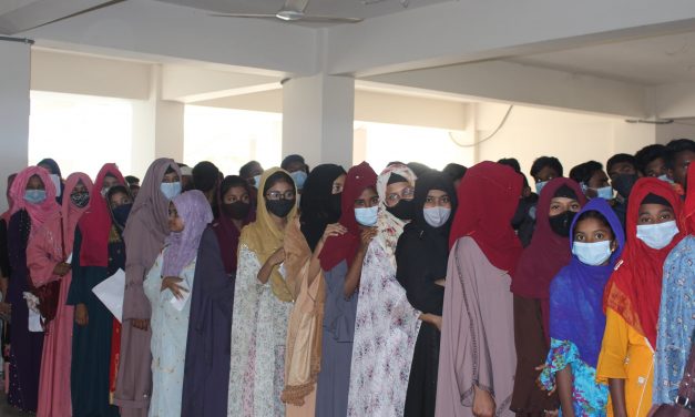 চরফ্যাসনে টিকা দেওয়ার লক্ষ্য পূরণে নিবন্ধন ছাড়াই মিলছে করোনার প্রথম ডোজ, টিকা প্রত্যাশিদের ভিড় হাসপাতালে