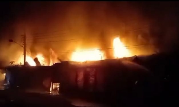 চরফ্যাসনে ভয়াবহ অগ্নিকান্ডে ১০ টি দোকান পুড়ে ছাই