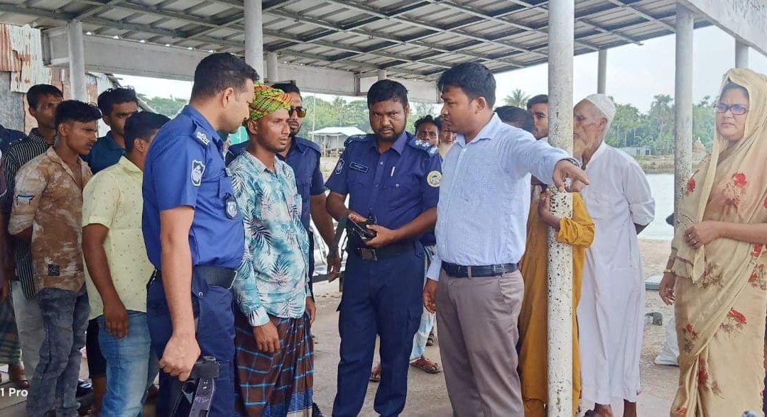 চরফ্যাসন বেতুয়া লঞ্চ ঘাটে প্রশাসনের অভিযান, প্রবেশ মূল্য ৫ টাকা করায় স্বস্তি সাধারণ মানুষের