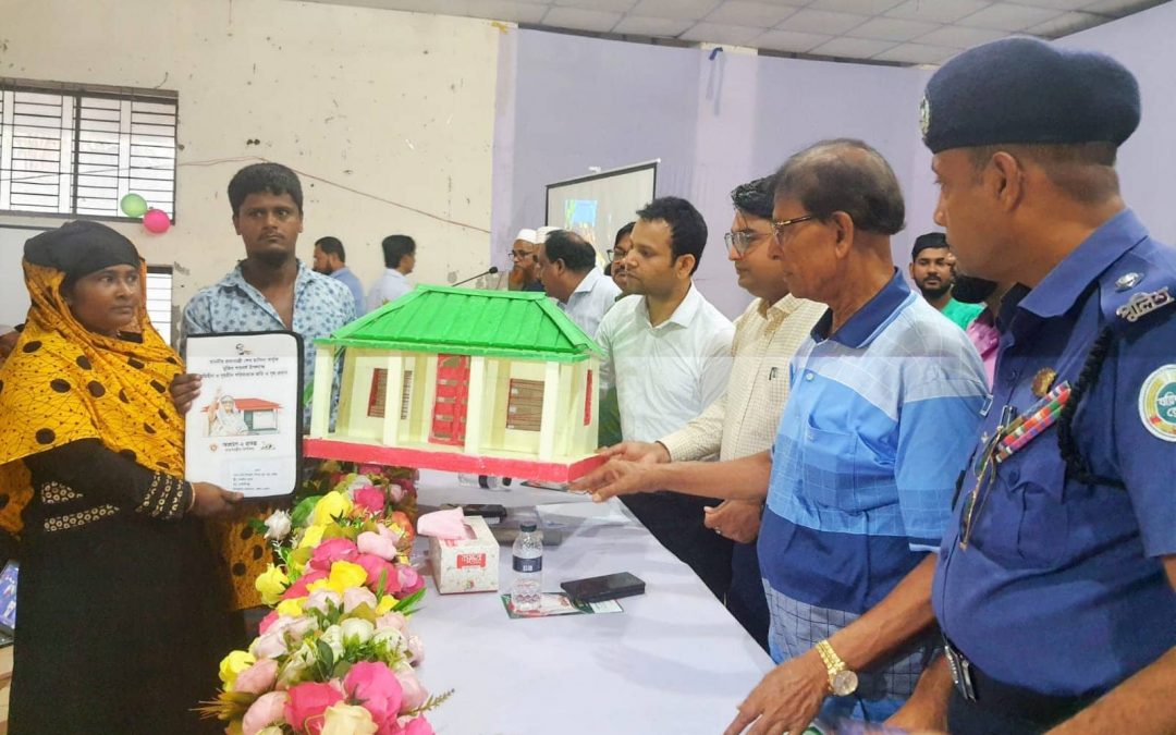 প্রধানমন্ত্রীর উপহার পেয়ে খুশি চরফ্যাসনে ১৬০টি পরিবার