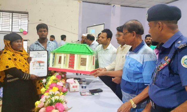 প্রধানমন্ত্রীর উপহার পেয়ে খুশি চরফ্যাসনে ১৬০টি পরিবার