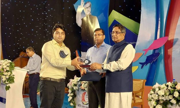 জাতীয় মৎস্য পদক পেলেন চরফ্যাসন উপজেলা মৎস্য কর্মকর্তা মারুফ হোসেন মিনার