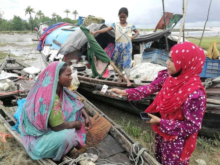 নৌকাই বাঁচিয়ে রেখেছে বেদে সম্প্রদায়ের প্রেম ও সংসার