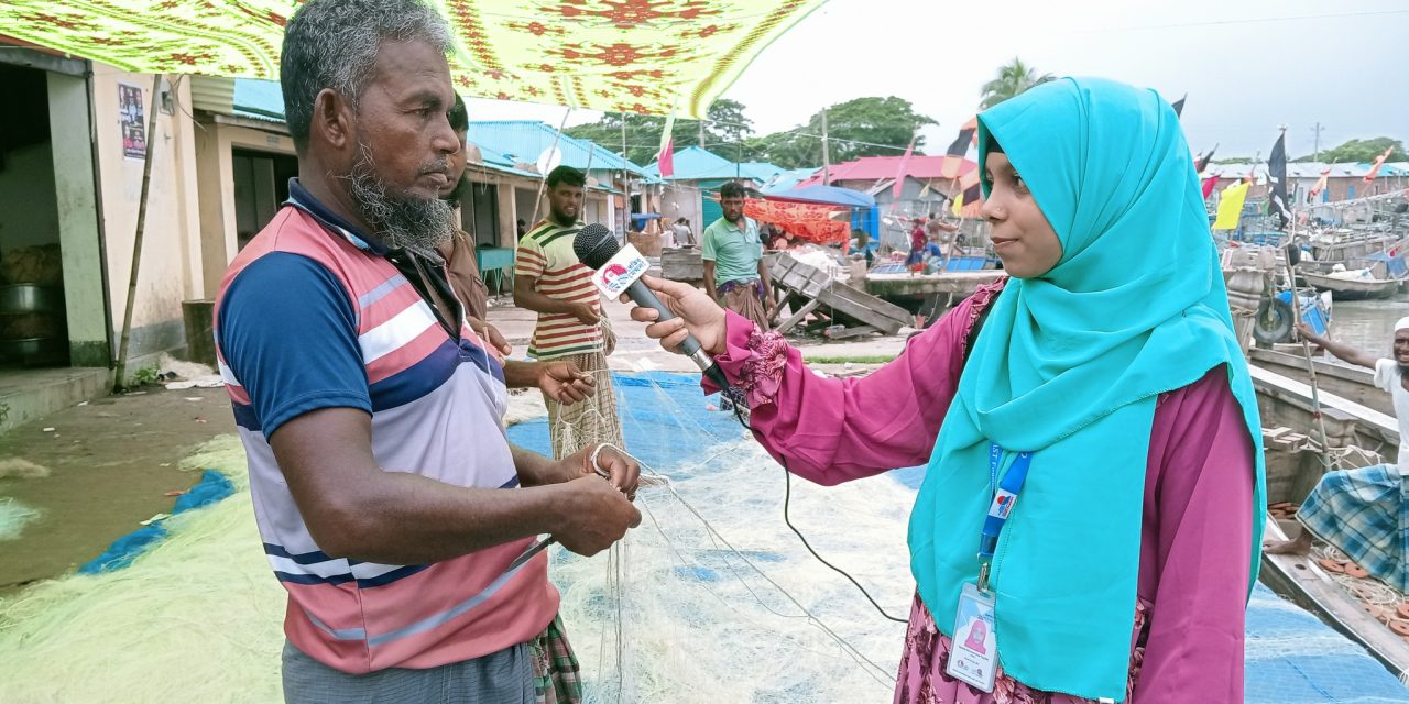 মৎস্যজীবীদের স্বাস্থ সুরক্ষায় নানান পরামর্শ দিয়ে আসছেন মৎস্য কর্মকর্তা জয়ন্ত কুমার অপু