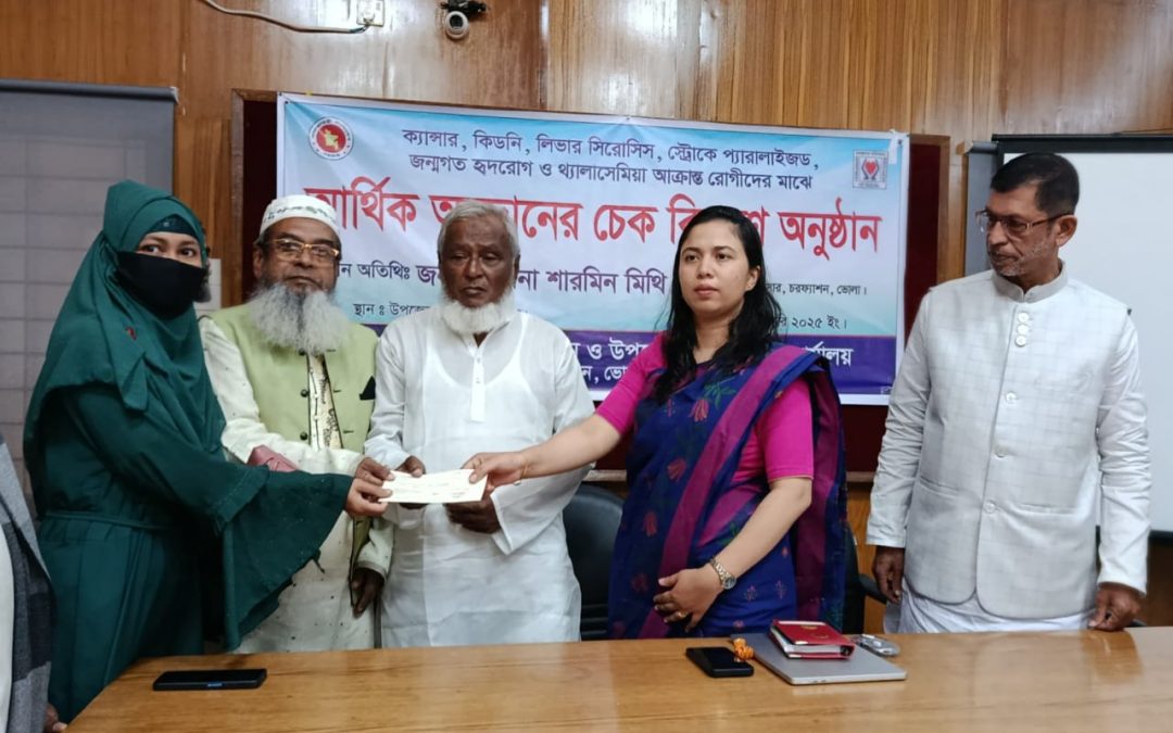 সমাজ সেবার পঁচিশ লাখ পঞ্চাশ হাজার টাকার চেক বিতরণ