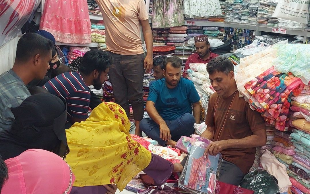 চরফ্যাসনে জমজমাট ঈদের বাজার