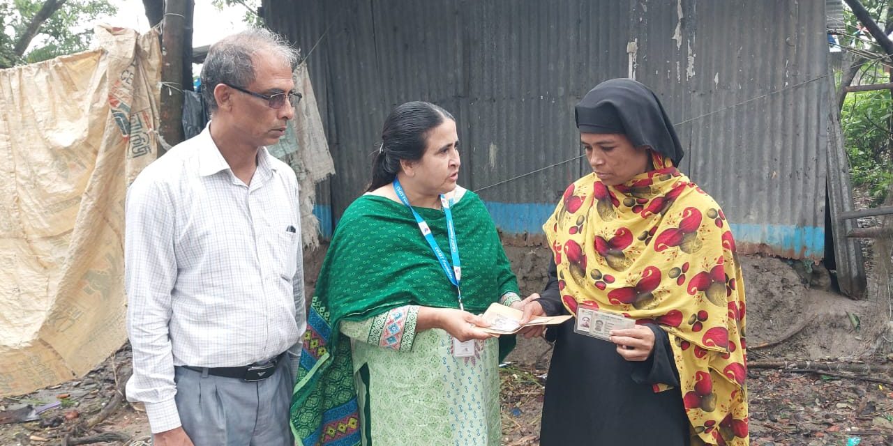 বজ্রপাতে নিহত পরিবারকে কোস্ট ফাউন্ডেশনের আর্থিক সহায়তা প্রদান
