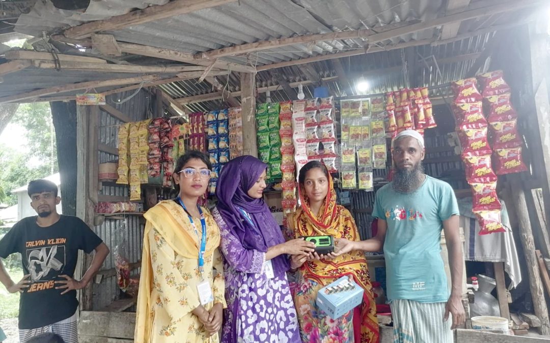 দূর্যোগকালে সচেতনতা নিশ্চিতে রেডিও সেট বিতরণ