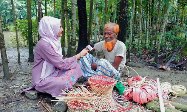 বাঁশের মোড়ায় গড়া এক জীবনের গল্প আনিসুল হক মিয়ার