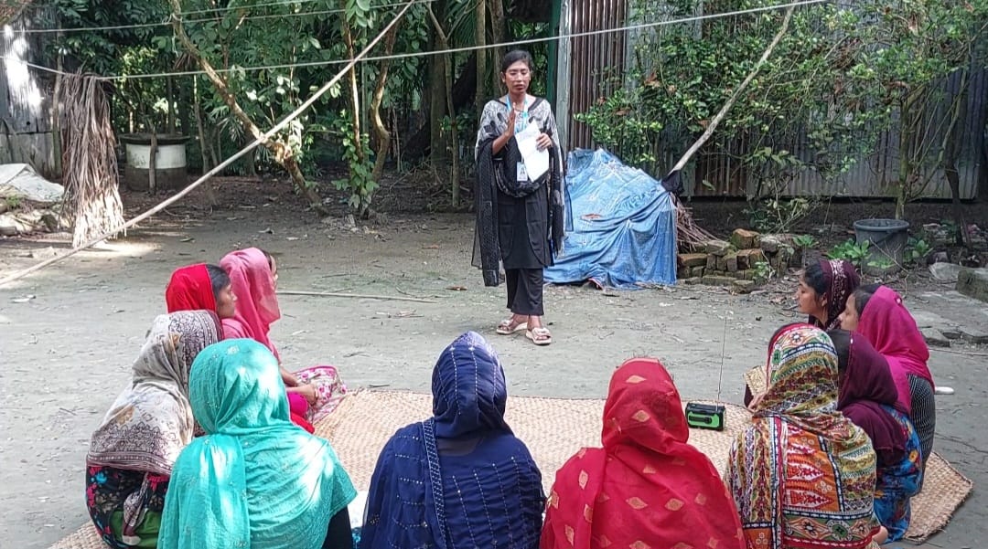 সমাজ পরিবর্তনে ব্যক্তিগত পরিচ্ছন্নতা বিষয়ে কাজ করছেন রেডিও মেঘনার শ্রোতা ক্লাবের সদস্যরা