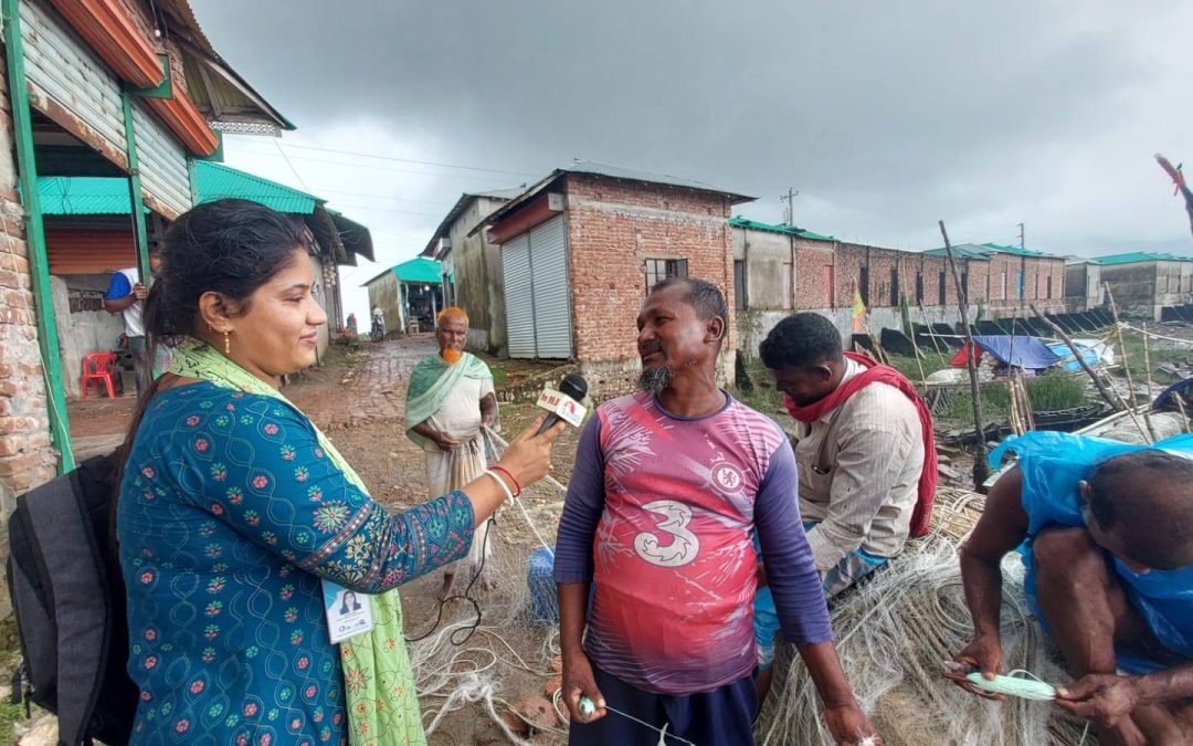 মেঘনায় ঝাঁকে ঝাঁকে ধরা পড়ছে রুপালি ইলিশ