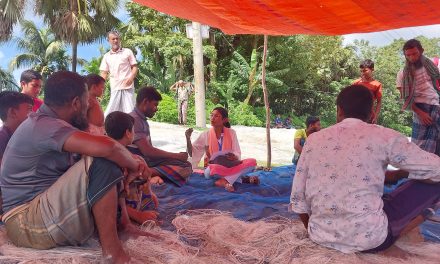 চরফ্যাশন উপজেলার মৎস্যঘাটগুলো ঘুরে দেখা গেছে ২২ দিনের নিষেধাজ্ঞায় জেলেদের চোখেমুখে দুশ্চিন্তার ছাপ