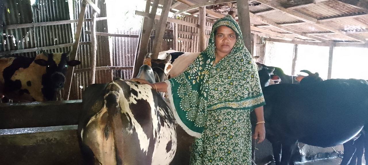 স্বাবলম্বী কাজল রেখা হয়ে উঠছেন অন্যদের অনুপ্রেরণা
