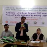 ১০০ ক্ষুদ্র মৎস্যজীবী পরিবারের নারীদের মাঝে শাক-সবজির বীজ বিতরণ