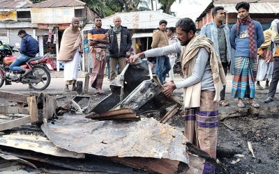 চরফ্যাশন জাহানপুরের জলিল বাজার আগুনে পুড়ে ১২ টি দোকান ছাই, হতাশায় দোকানিরা