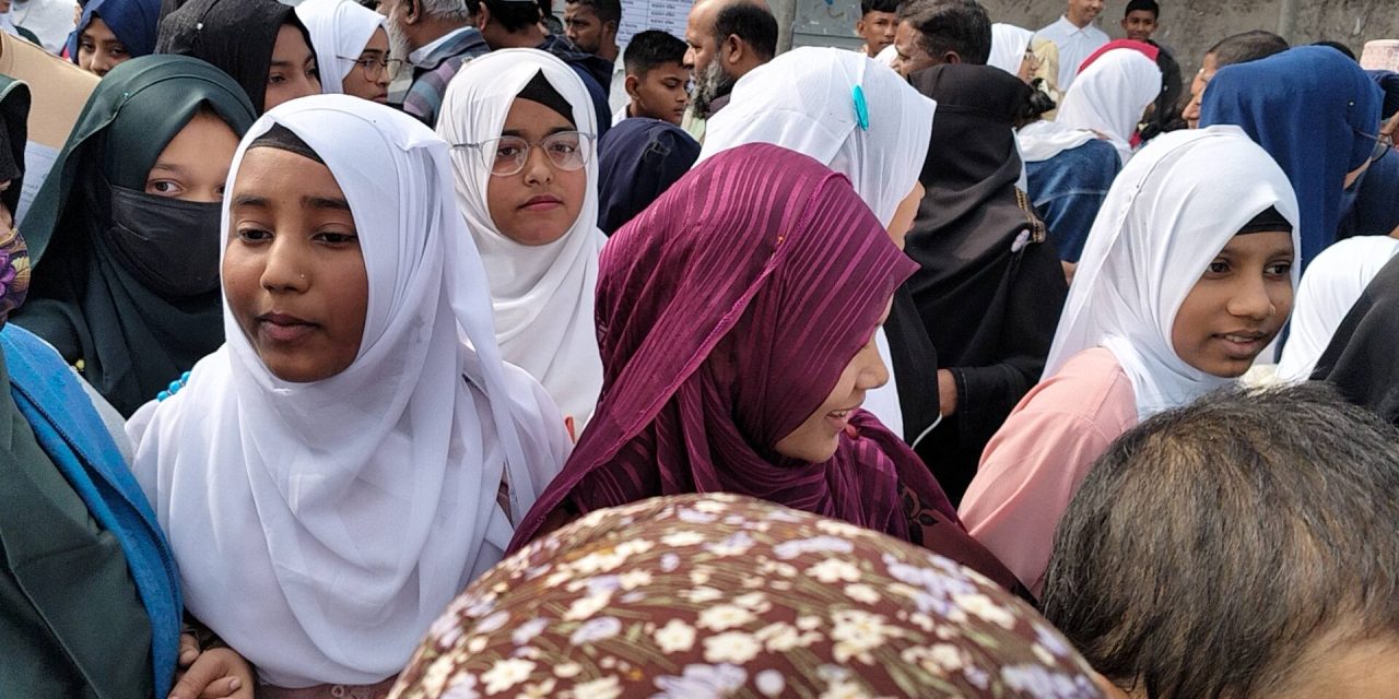 চরফ্যাশনে সুষ্ঠুভাবে অনুষ্ঠিত হয়েছে অষ্টম শ্রেণির জুনিয়র বৃত্তির বাংলা পরীক্ষা