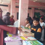 নতুন বই পেয়ে আনন্দিত চরফ্যাশনের প্রাথমিক বিদ্যালয়ের শিক্ষার্থীরা