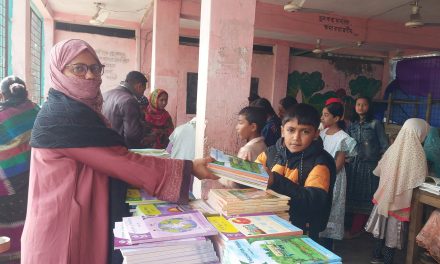 নতুন বই পেয়ে আনন্দিত চরফ্যাশনের প্রাথমিক বিদ্যালয়ের শিক্ষার্থীরা
