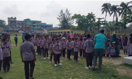 দীর্ঘ ছুটির পর শিক্ষা প্রতিষ্ঠান খোলার দ্বিতীয় দিনে বেড়েছে শিক্ষার্থীদের উপস্থিতি