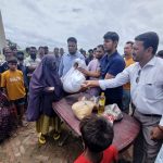 মনপুরায় ক্ষতিগ্রস্ত ৬৫টি পরিবারের মাঝে জরুরি ত্রাণসামগ্রী বিতরণ